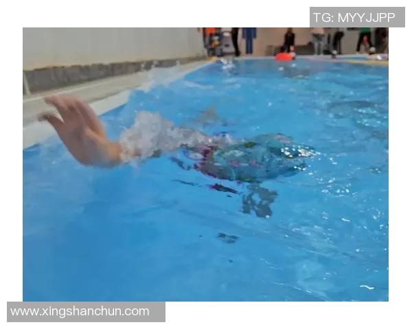 游泳对身体健康的全方位益处及其改善心肺功能与增强免疫力的作用